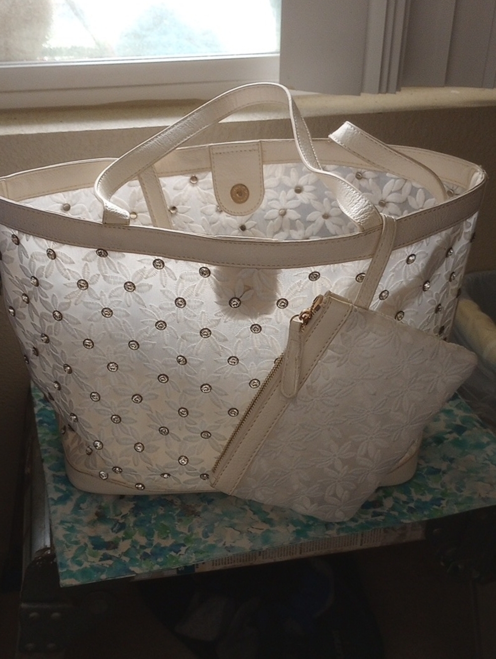 URBAN EXPRESSIONS - VEGAN LEATHER w/ RHINESTONES WHITE  FLORAL EMBROIDERY TOTE